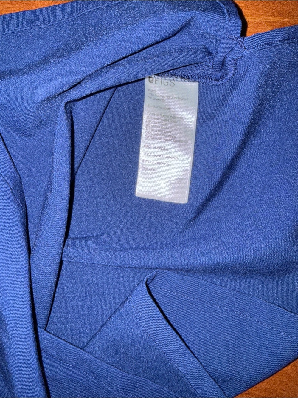 FIGS sapphire blue V-Neck Scrub Top and uman bottoms set - Picture 4 of 11